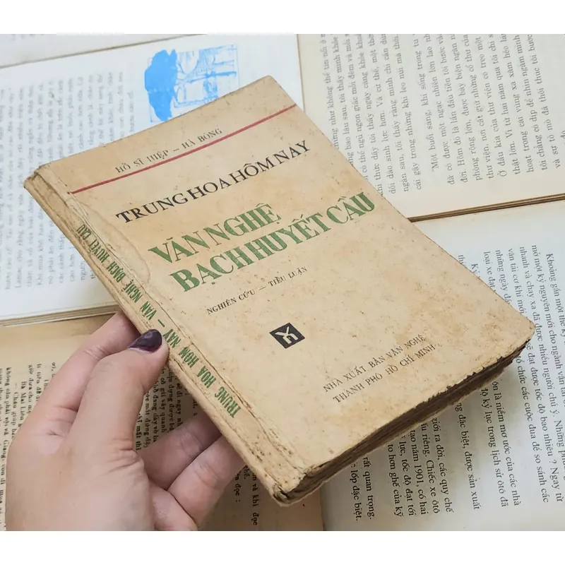 Nghiên cứu & tiểu luận: VĂN NGHỆ BẠCH HUYẾT CẦU - TRUNG HOA HÔM NAY 707035