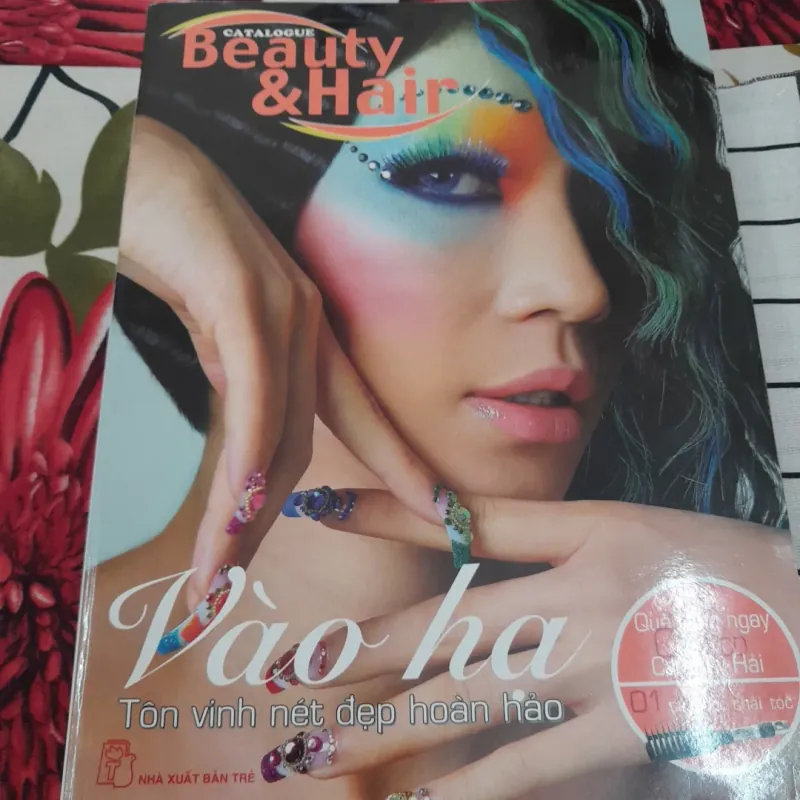Sách Ảnh Màu khổ lớn- Cẩm nang làm ĐẸP & KIỂU TÓC VÀO HẠ [Cata Beauty & Hair] Xb TRẺ 927261