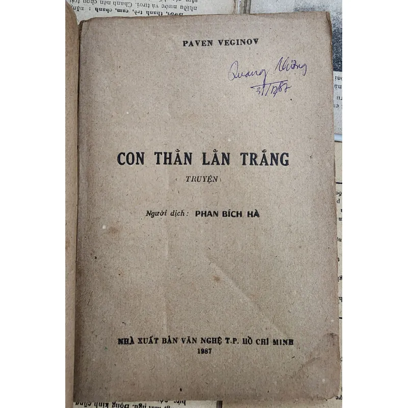 Tiểu thuyết CON THẰN LẰN TRẮNG - Pavel Vezhinov 728382
