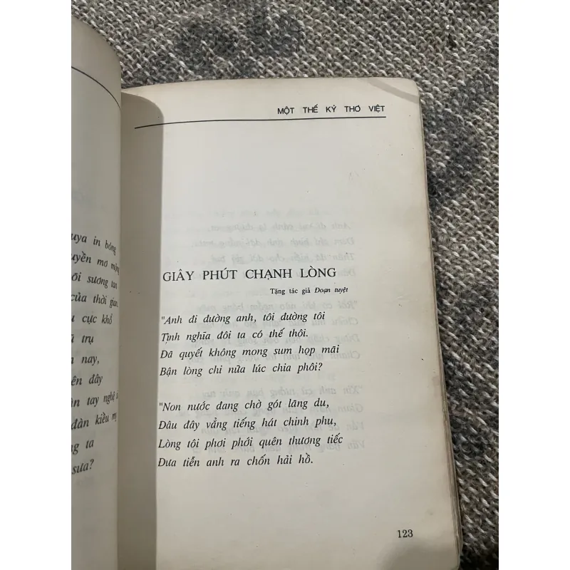 Một thế kỷ Thơ Mới  1029021