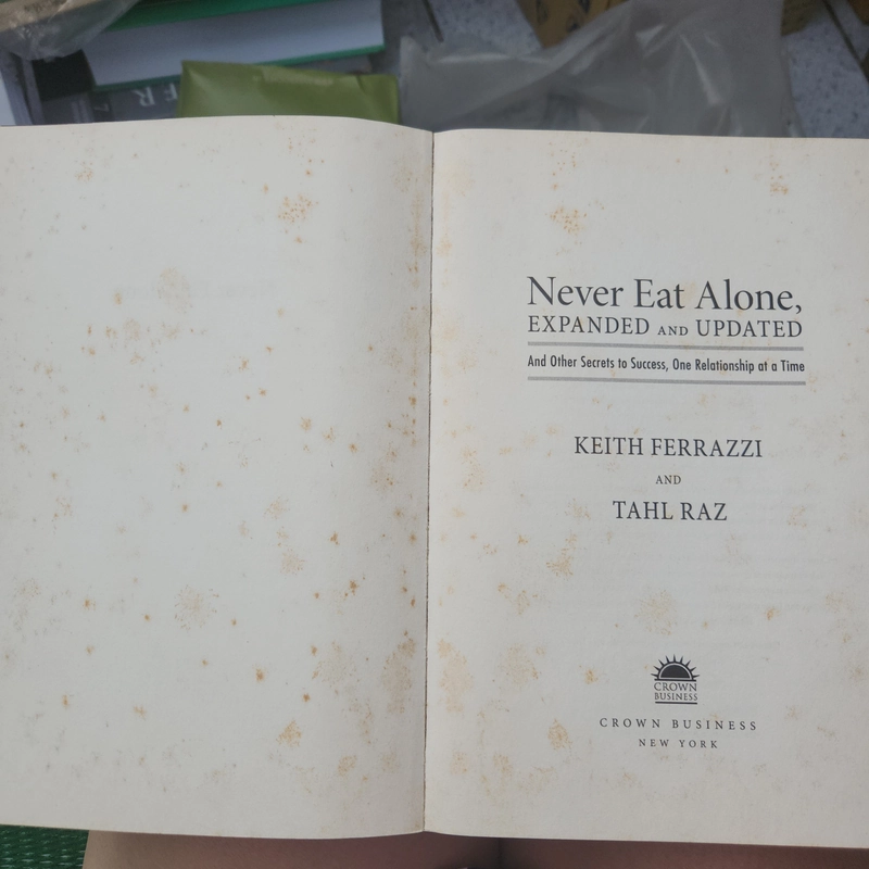 Never eat alone sách ngoại văn  498382