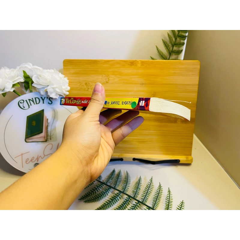 [Sách tiếng Anh 2hand] Like new 90% - The Clumsies Make a Mess - Sorrel Anderson 504518
