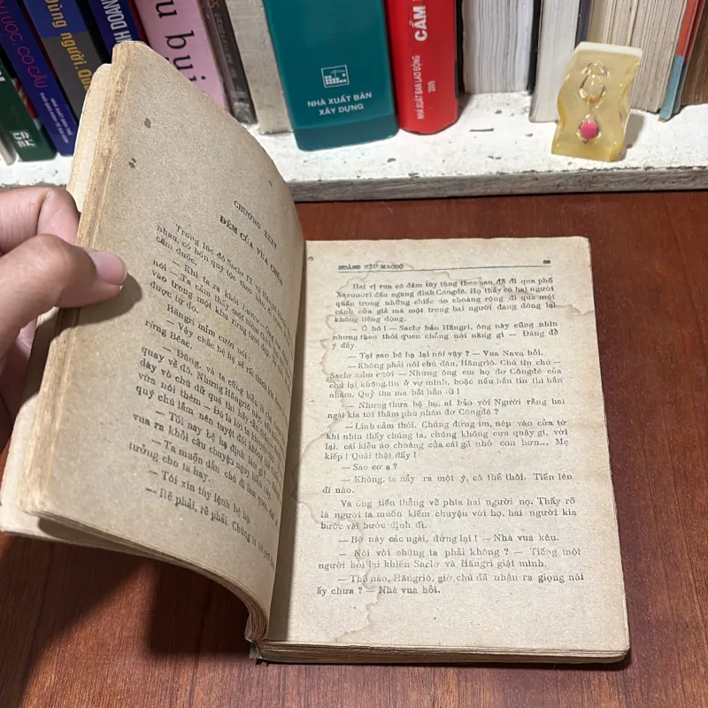 II Văn Học Nước Ngoài: Hoàng Hậu MácGô (2 Tập) - ALEXANĐRƠ ĐUYMA - 1988 781593