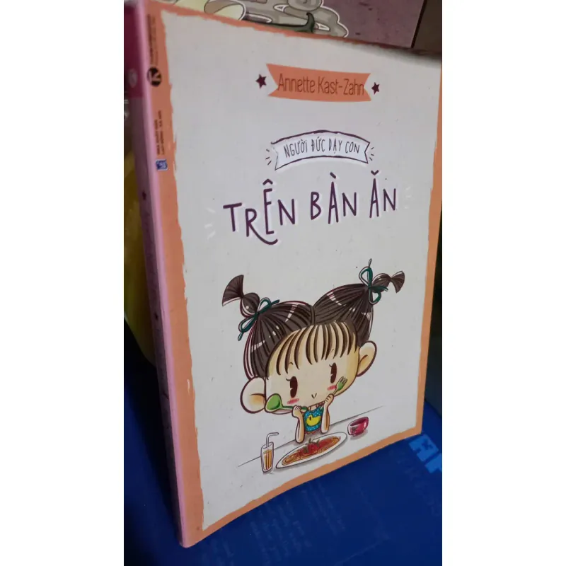 người đức dạy con trên bàn ăn 778607