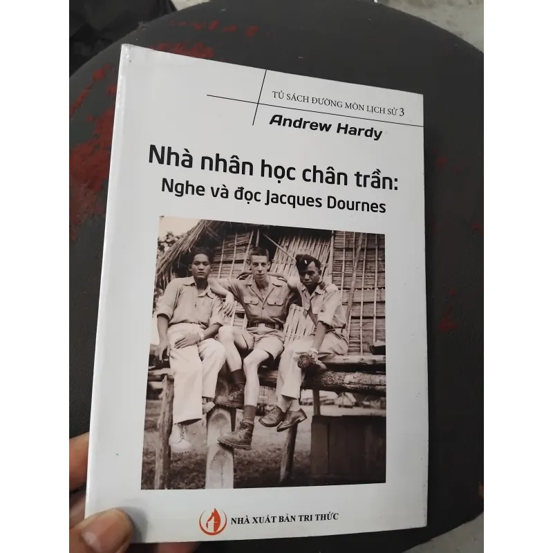 Nhà nhân học chân trần : nghe và đọc Jaques Dournes 1031040