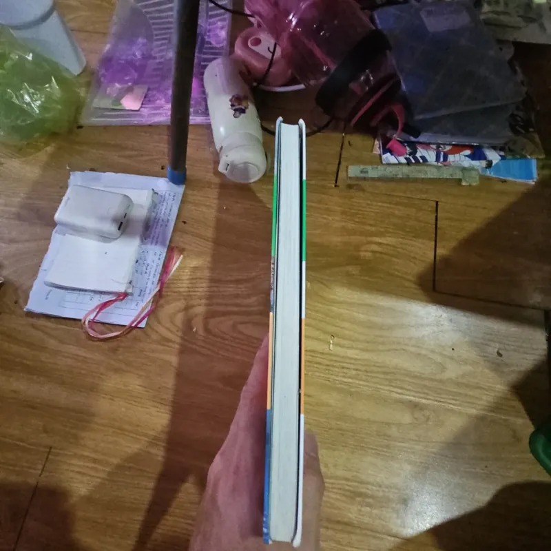 Sách truyện tranh tiếng Hàn Why? như hình (bìa cứng) 690115