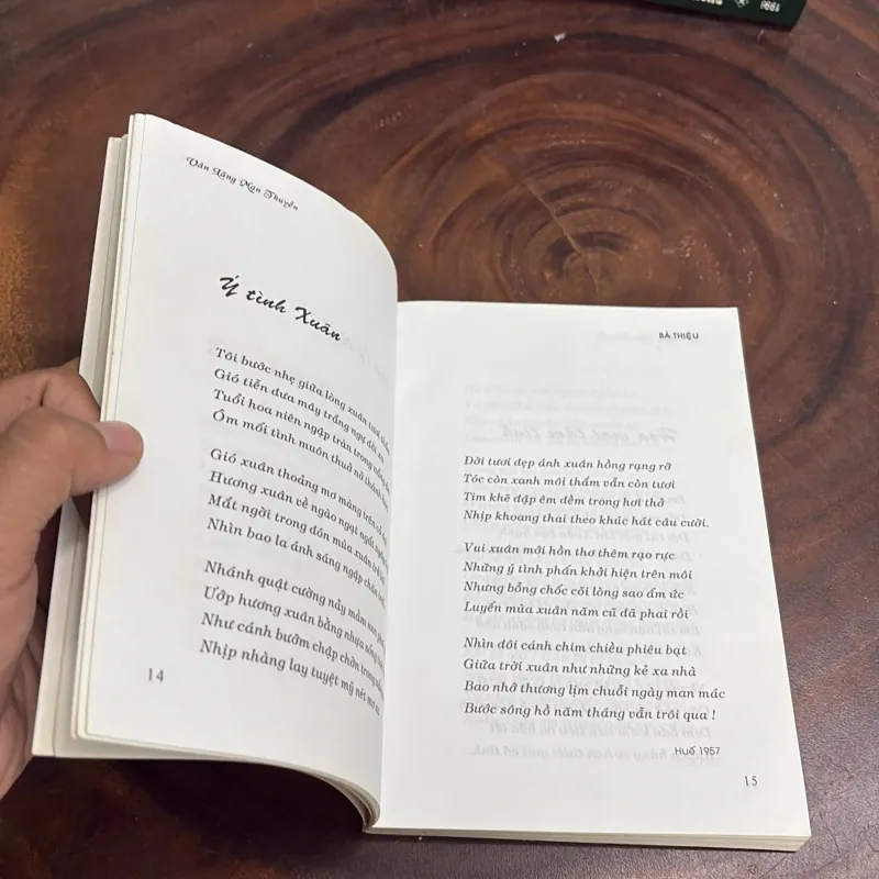 II Thơ: Vân Lãng Mạn Thuyền - Bá Thiệu - 2006 1022449