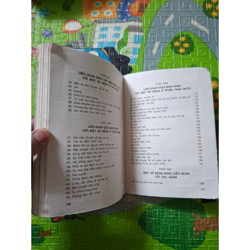 Bấm huyệt nơi bàn chân 1027667