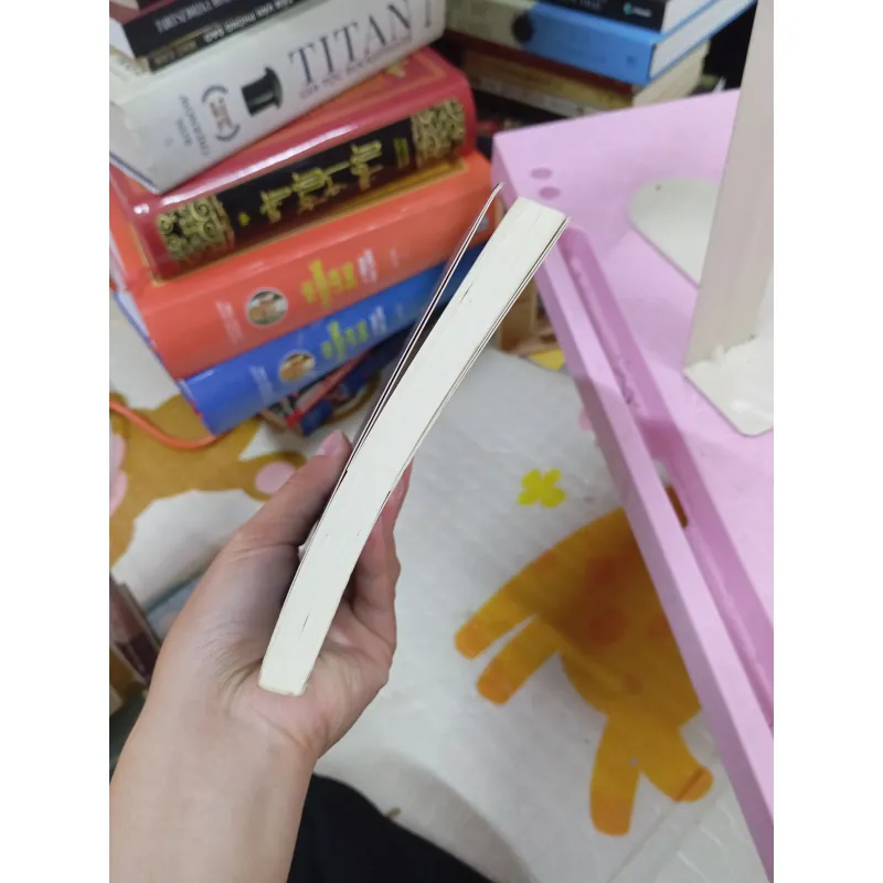 Một Con Người – Christopher Isherwood | Tiểu thuyết văn học nổi tiếng 960380