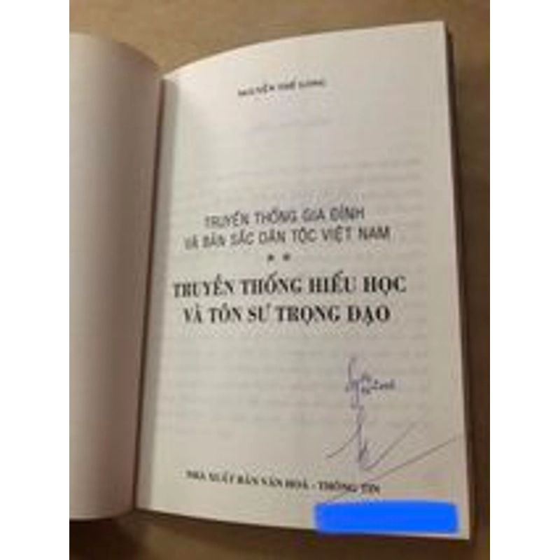 Sách Truyền thống gia đình và bản sắc dân tộc Việt Nam - Tập 2 305419