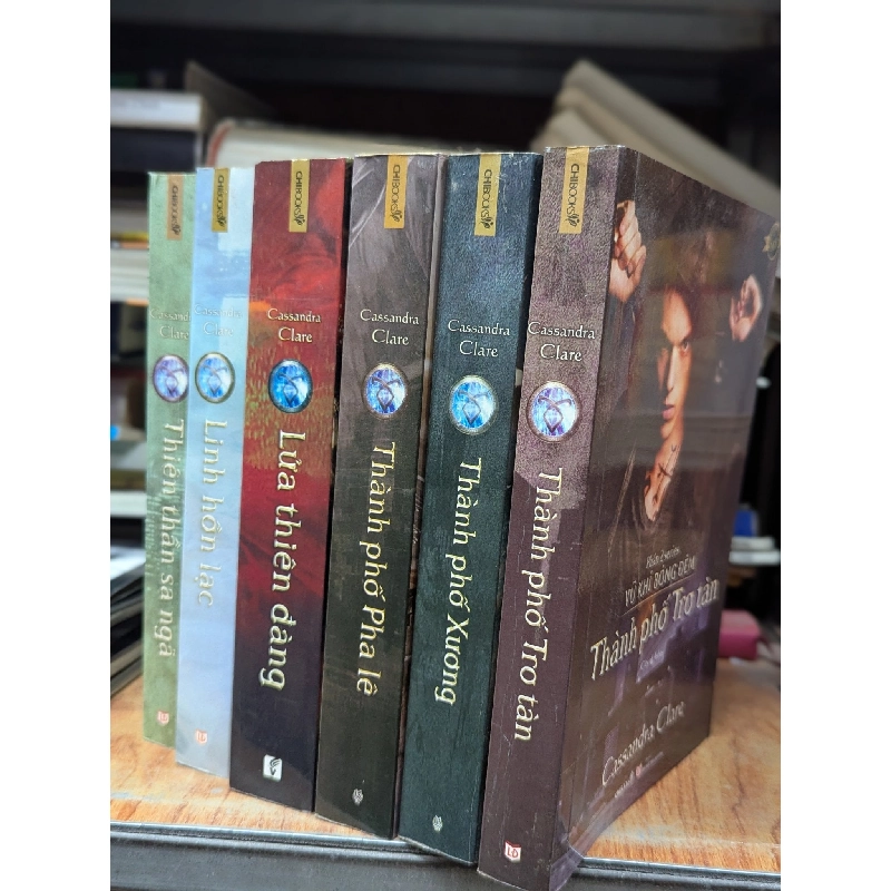 Bộ 6 tập Vũ khí bóng đêm - Cassandra Clare 304170