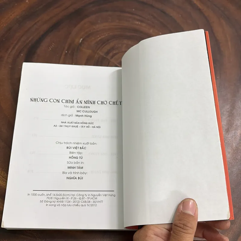 II Văn Học Kinh Điển: Những Con Chim Ẩn Mình Chờ Chết - COLLEEN Mc CULLOUGH - 2012 977224