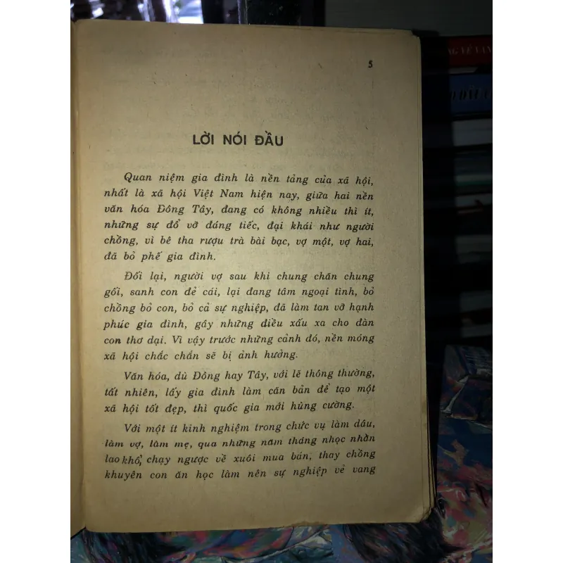 Nghệ thuật làm vợ - Trần Thị Hồng Xuân 958698