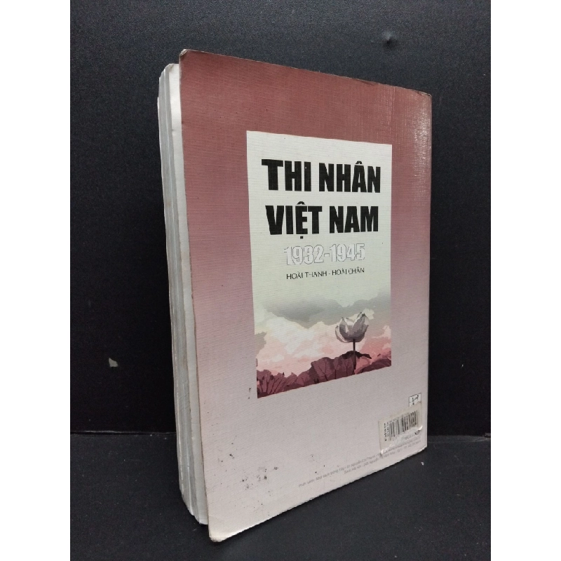 Thi nhân Việt Nam Hoài Thanh - Hoài Chân mới 70% ố có viết trang đầu bong gáy và highlight ít 2006 HCM.ASB0609 448207