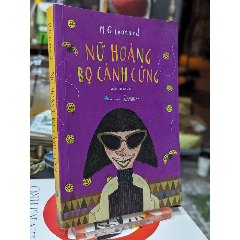 Nữ hoàng bọ cánh cứng - M.G.Leonard 127449