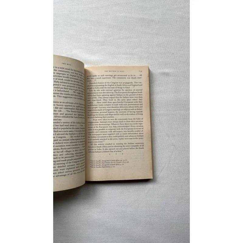 The Essential Gandhi - Mahatma Gandhi  991979