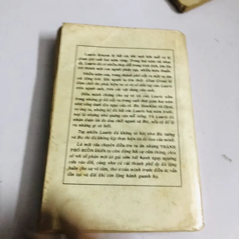 THÀNH PHỐ BUỒN ( tiểu thuyết Mỹ) 568221