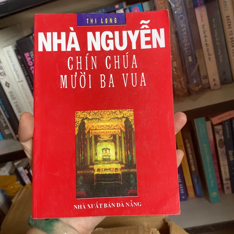Nhà Nguyễn chín chúa mươi ba vua 735991
