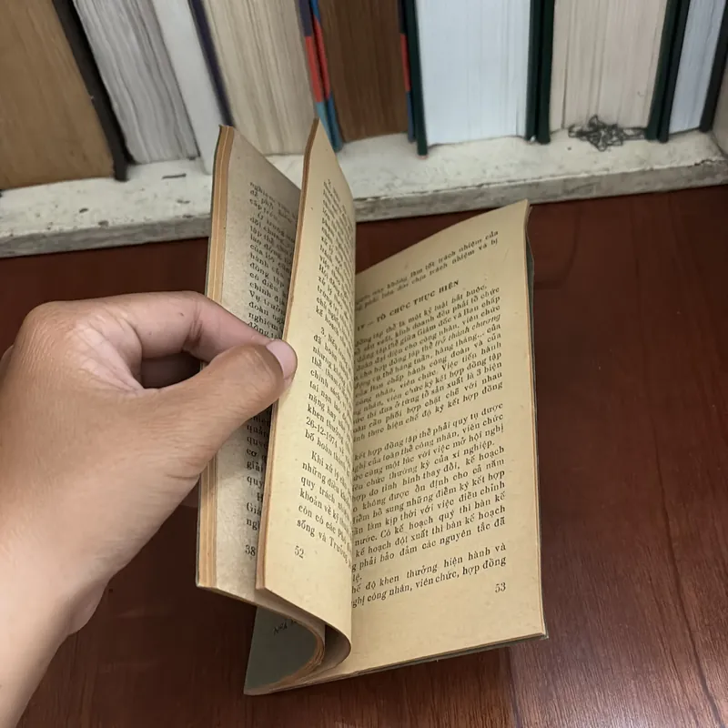 II Sách Xưa: Chế Độ Ký Hợp Đồng Tập Thể Ở Các Xí Nghiệp, Cơ Quan Nhà Nước - 1977 591390