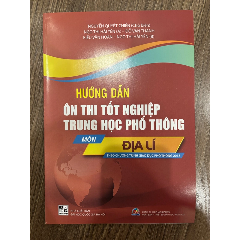 Sách hướng dẫn ôn thi tốt nghiệp THPTQG môn Địa lý theo chương trình mới 537020