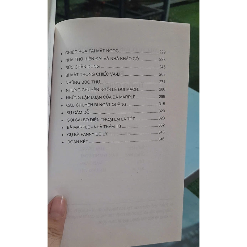 BÍ MẬT TRONG CHIẾC VALI - Agatha Christie 479456