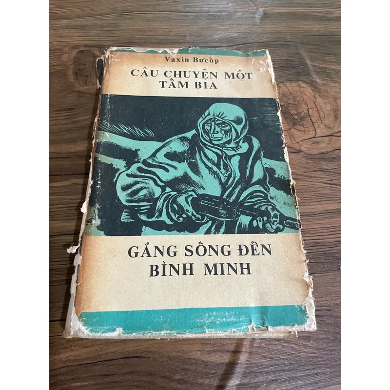 CÂU CHUYỆN MỘT TẤM BIA- GẮNG SỐNG ĐẾN Bình MINH  - NXB Cầu Vồng, in tại Nga  571302