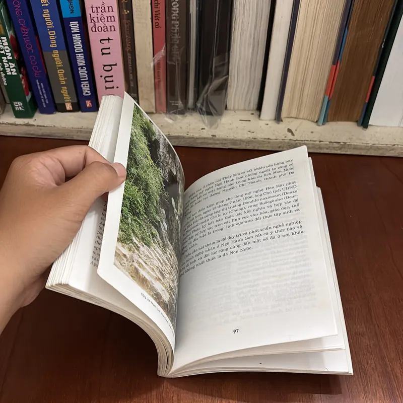 II Tựa sách: Ngũ Hành Sơn - Nguyễn Trọng Hoàng - 1997 599491