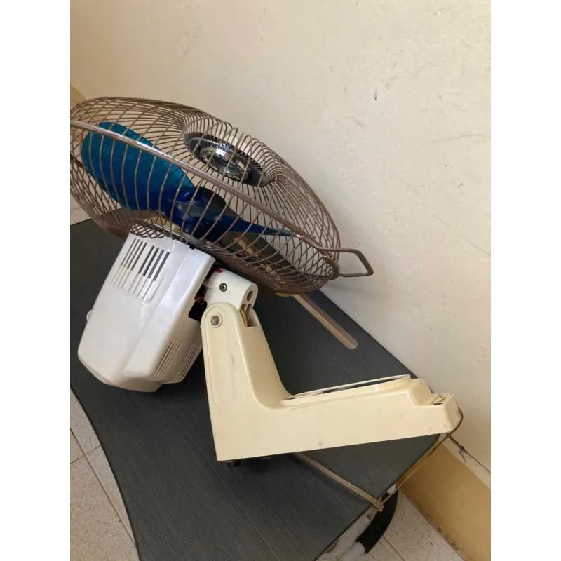 Quạt Nhật treo tường Hitachi cổ cánh đẹp 788962