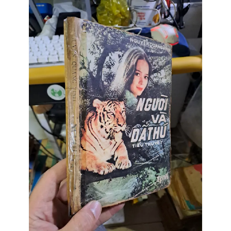 Người và dã thú Nguyễn Quang Vinh mới 80% ố rách gáy 1989 Văn học Việt Nam HCM1709 Blogmeo21025 581355