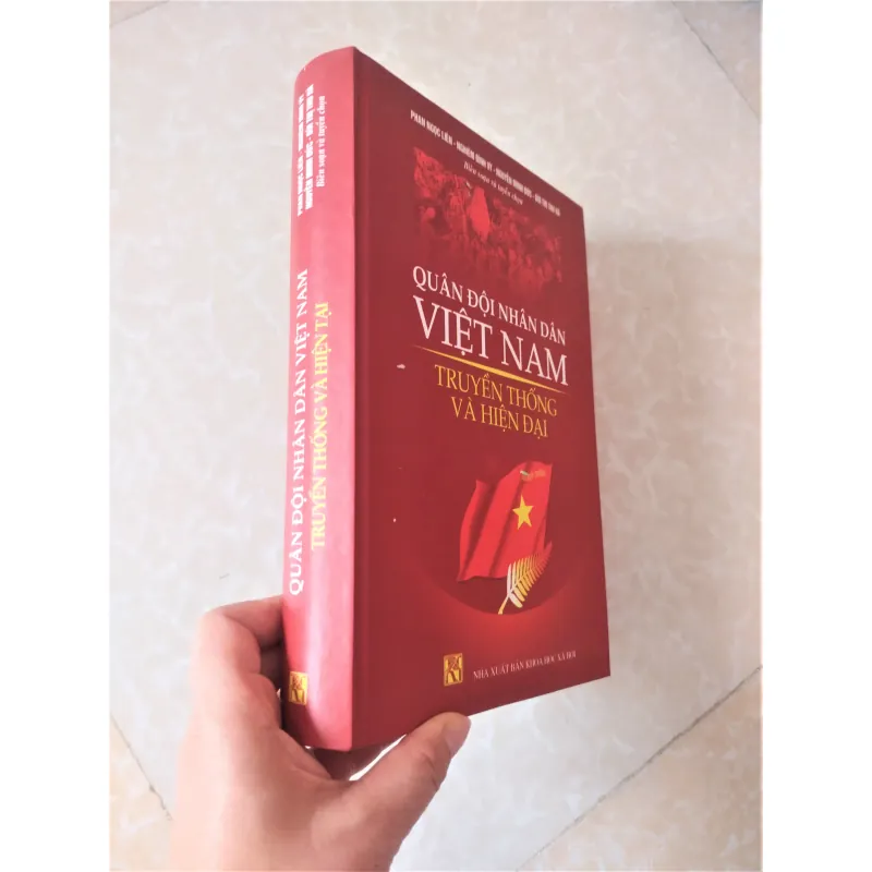 Sách: Quân đội nhân dân Việt nam - Truyền thống và hiện đại - Tác giả: Nhiều tác giả 708815