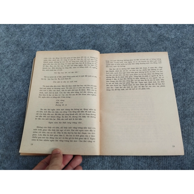 THƠ VỚI LỜI BÌNH - VŨ QUẦN PHƯƠNG 551785