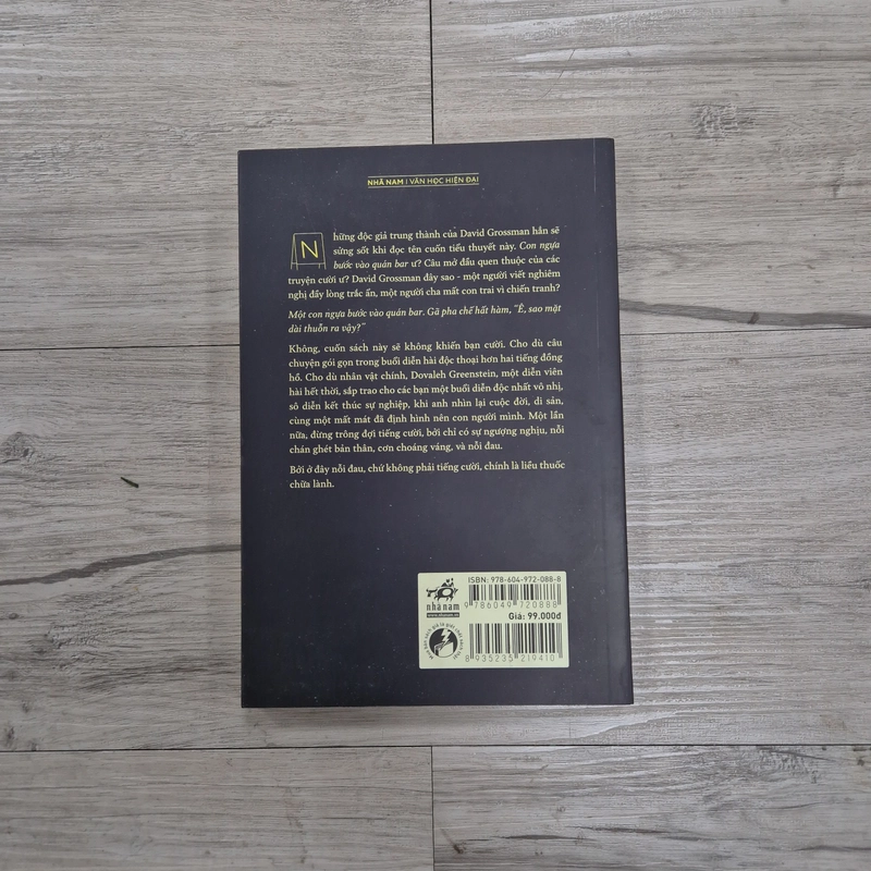 Sách " Con ngựa ô bước vào quán bar" 338251