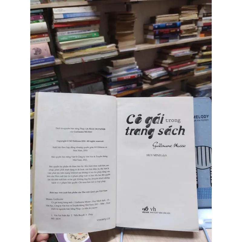 sách: Cô gái trong trang sách -  Guillaume Musso (A1) 565622