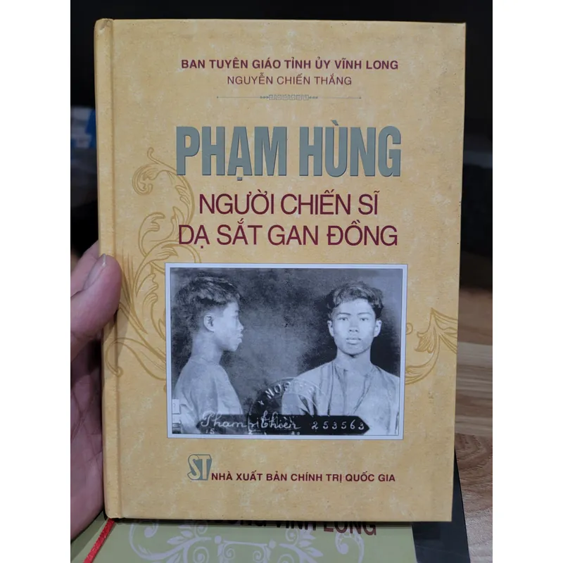 Combo 2 cuốn sách về cụ Phạm Hùng, 1 bìa cứng 1 bìa mềm 709249