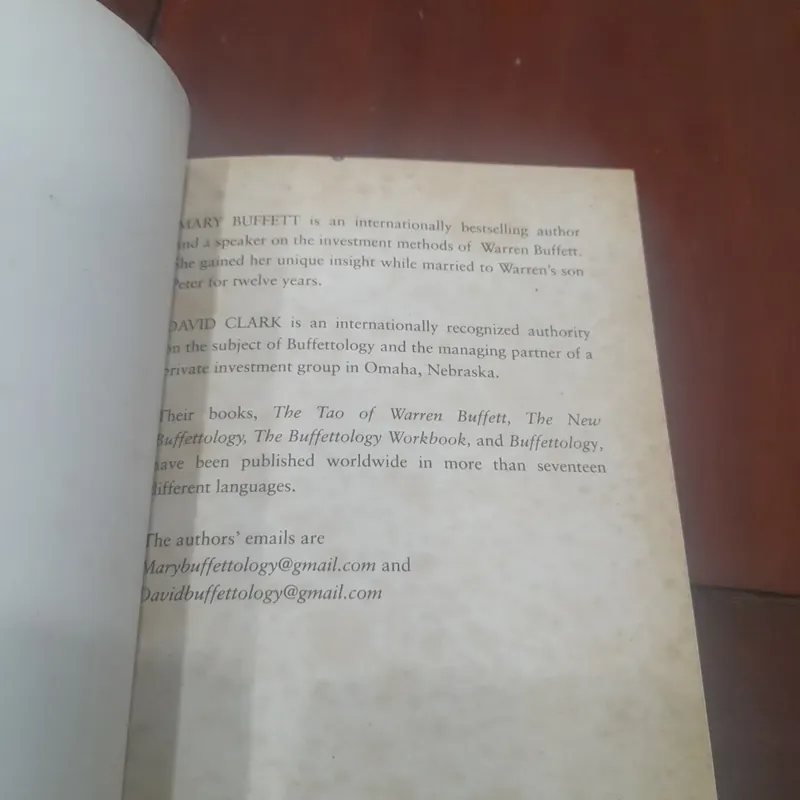 WARREN BUFFETT and the Interpretation of Financial Statements 674238