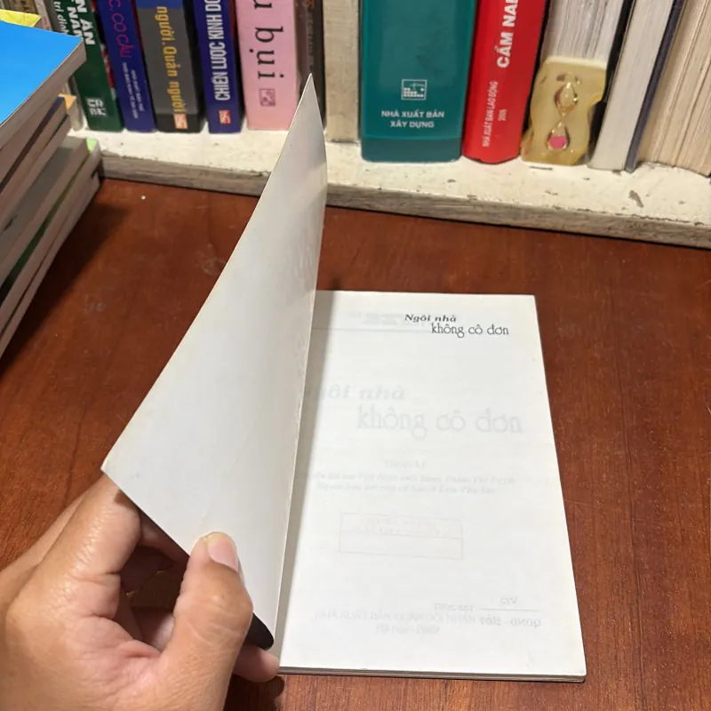 II Truyện Ký: Ngôi Nhà Không Cô Đơn - Bich Thuận - 2007 785628