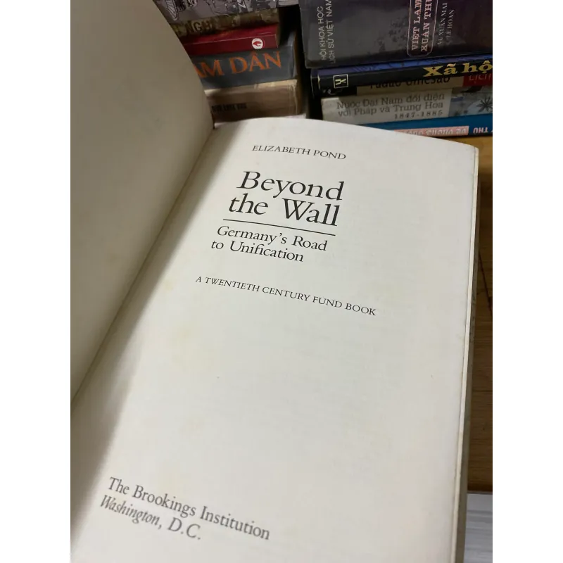 Sách cũ: Beyond the Wall:Germany’s Road to Unification - Elizabeth Pond 957865
