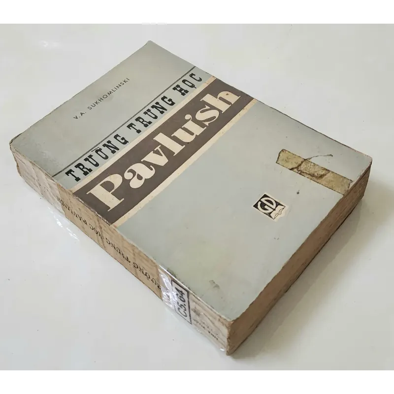 TRƯỜNG TRUNG HỌC PAVLUSH - Tác giả: V. A. Sukhomlinski 706247