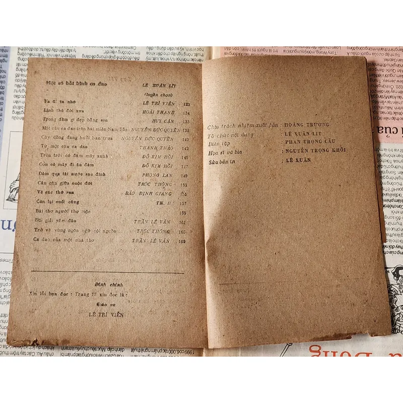 Dạy và học: Thơ ca dân gian - Giáo sư Lê Trí Viễn làm chủ biên 704199