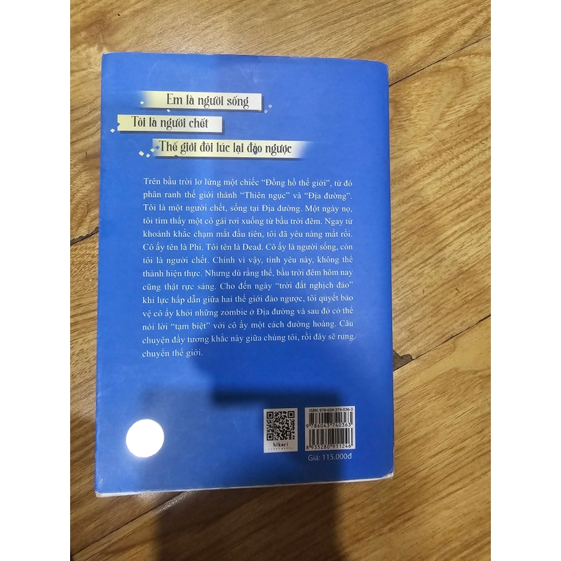 Em là người sống, tôi là người chết. Thế giới đôi lúc lại đảo ngược. 
57k (bìa 115k) 459905
