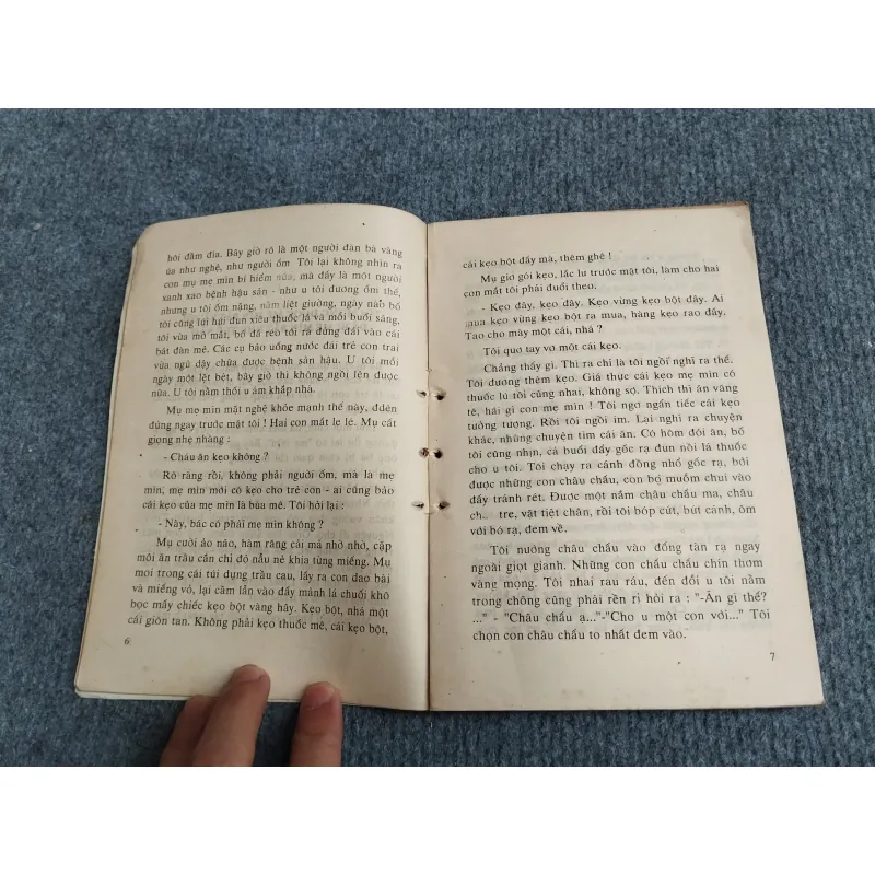 MỘT MÌNH KỂ CHUYỆN - TÔ HOÀI 701878