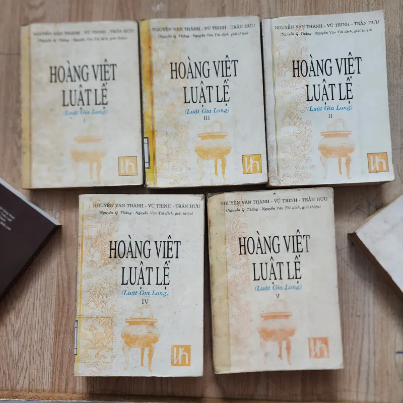 Hoàng việt luật lệ | nguyễn văn thành. Vũ trinh. Trần hựu | 1994 1012803