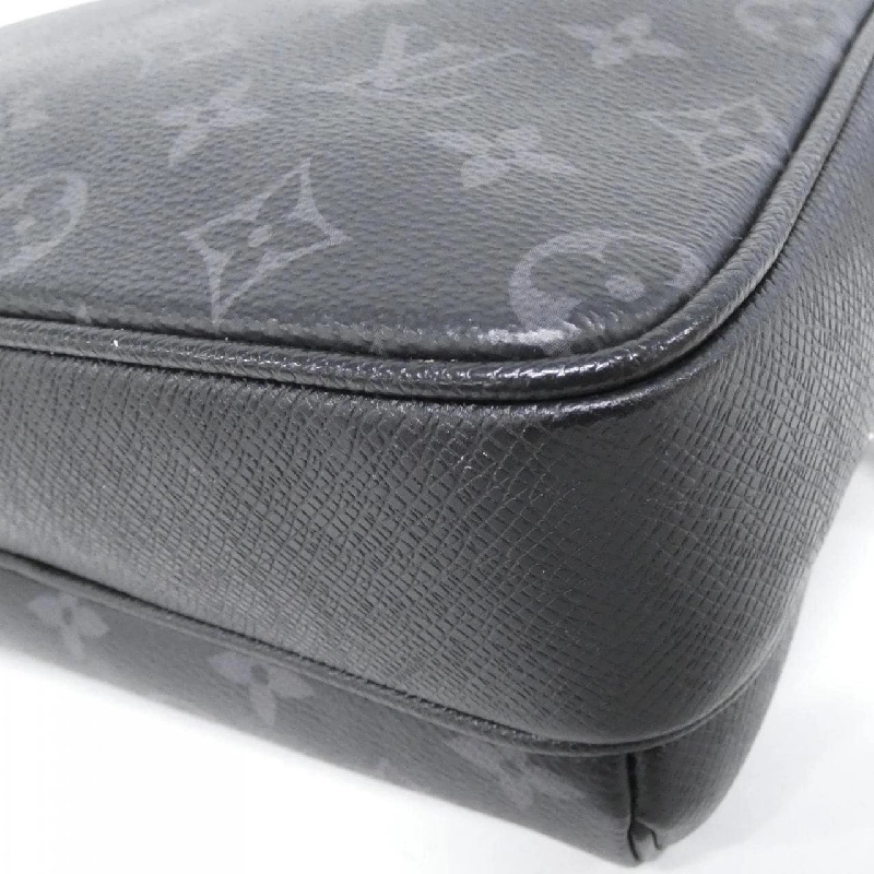 Túi đeo chéo ngoài trời Louis Vuitton Taiga Lama PM M30233 - Hàng hiệu Chính hãng 768349