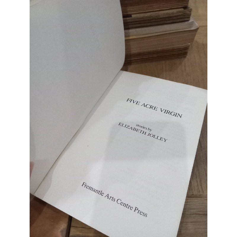 Five acre virgin - Elizabeth Jolley 787496