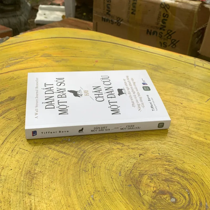 DẪN DẮT MỘT BẦY SÓI HAY CHĂN MỘT ĐÀN CỪU- Tiffani Bova 788951