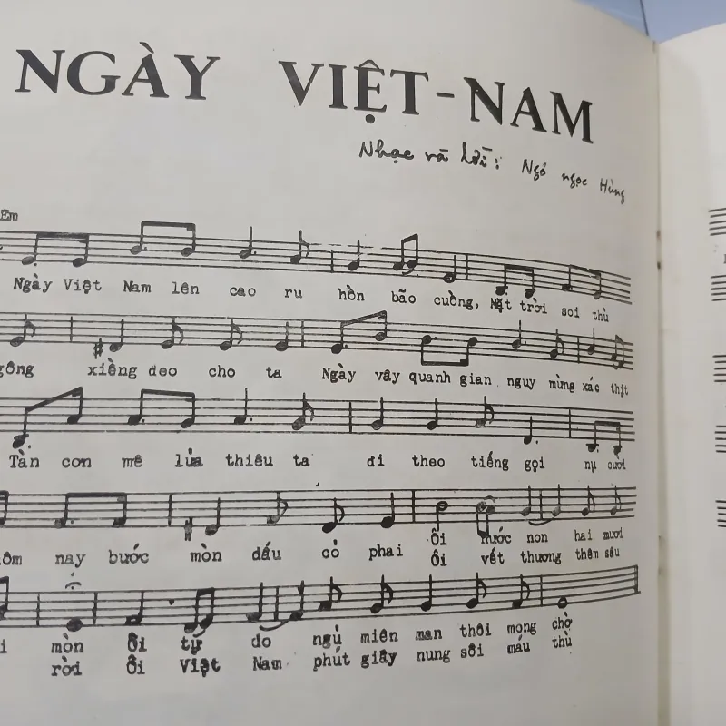 TA ĐI TRÊN GIÒNG LỊCH SỬ 970325