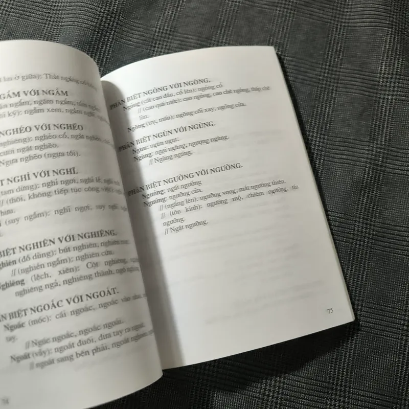 Cẩm Nang Chính Tả & Từ Ngữ Hán-Việt - Nguyễn Trọng Lượng (sưu tầm & biên soạn) 697707