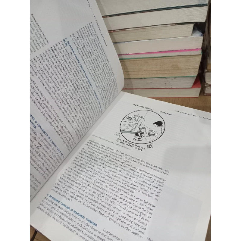 ECONOMICS: Private and public choice - James D. Gwartney, Richard L. Stroup 745278