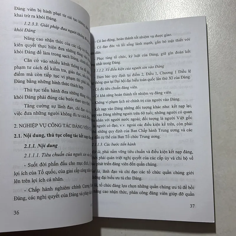 Nghiệp vun công tác đảng ở cơ sở 727052