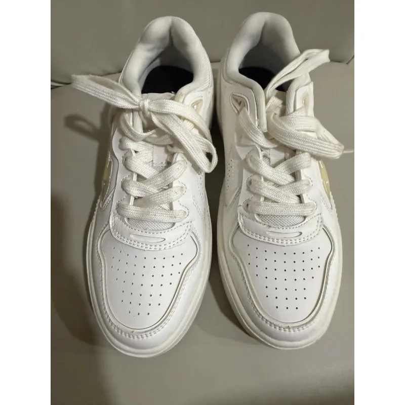 Giày Lining màu trắng size 37 975000